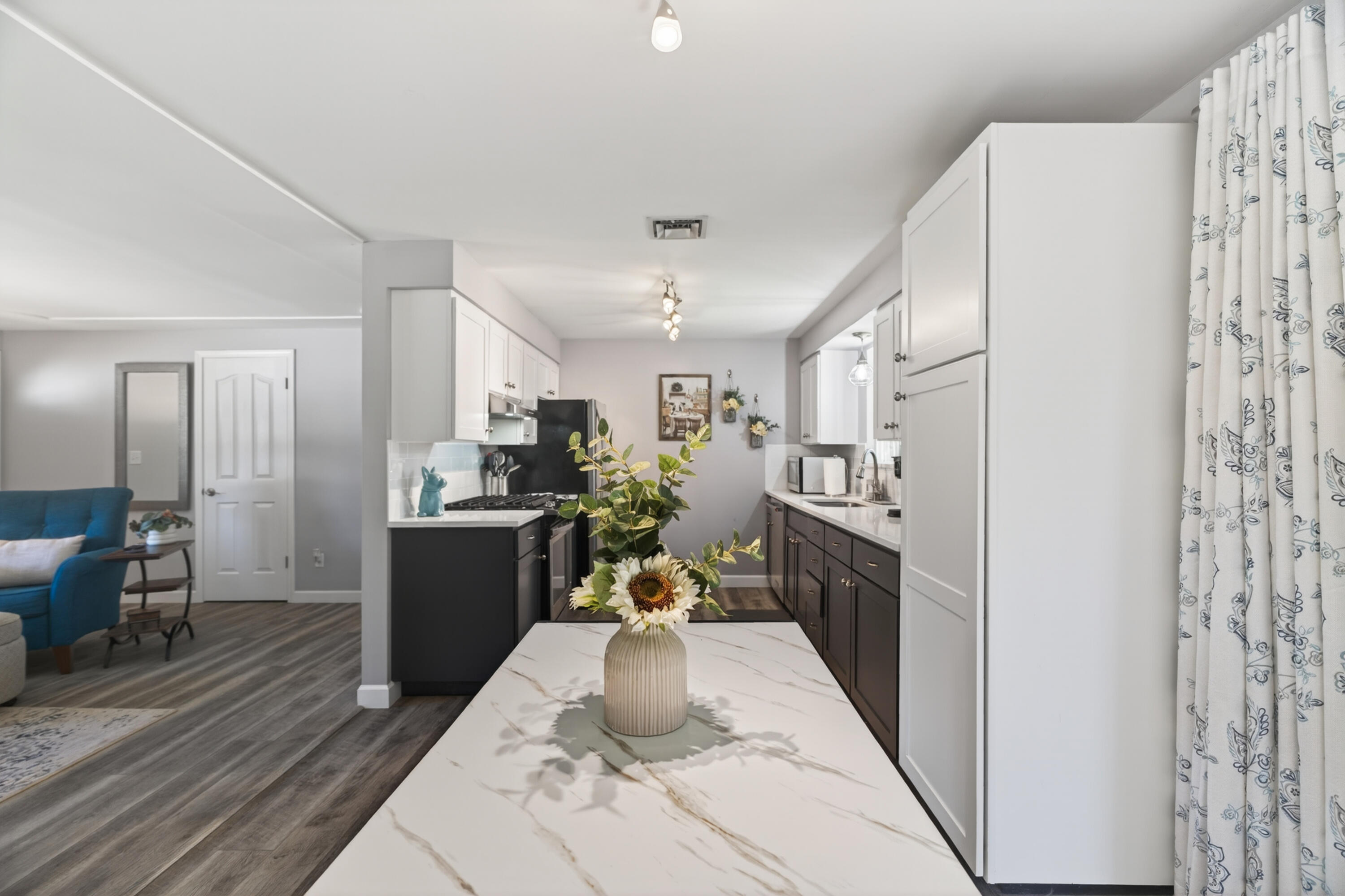1439 Harpole Road Redding, CA 96002 - Photo 11 of 30 Dining Area