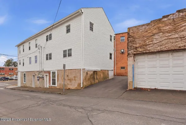 $1,000 | 1002 Jackson Street, Unit 2, Scranton, PA 18504