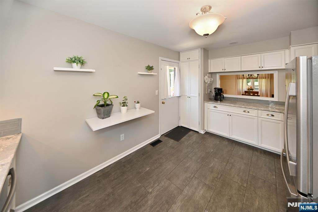 60 Sunset Court Mahwah, NJ 07430 - Photo 6 of 25
