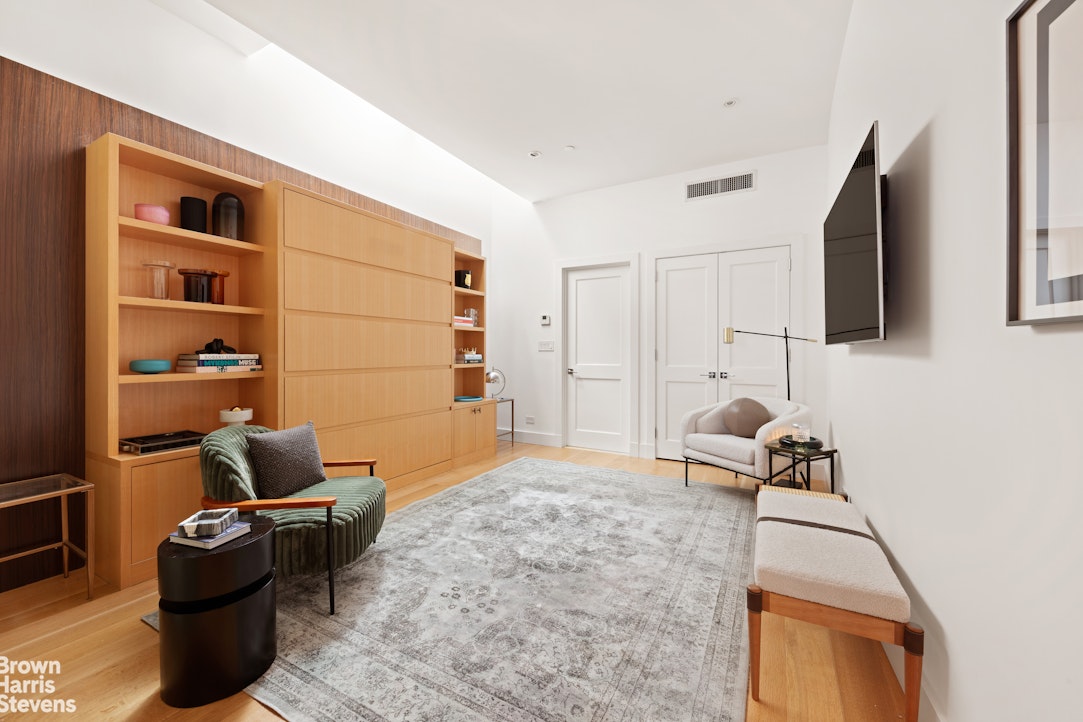 7 East 17th Street, Unit PHS Manhattan, NY 10003 - Photo 11 of 26 a living room with furniture