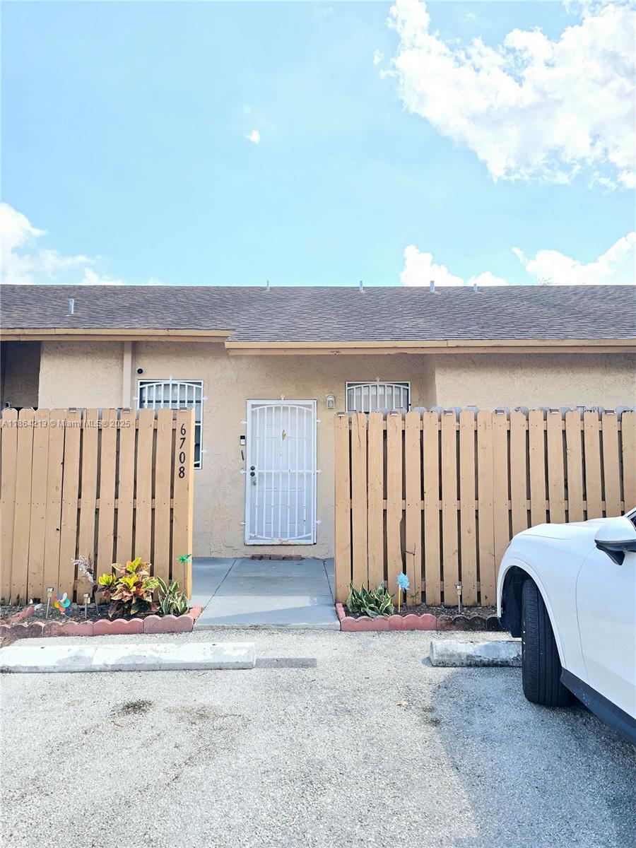 6708 Northwest 193rd Terrace Hialeah, FL 33015 - Photo 20 of 20