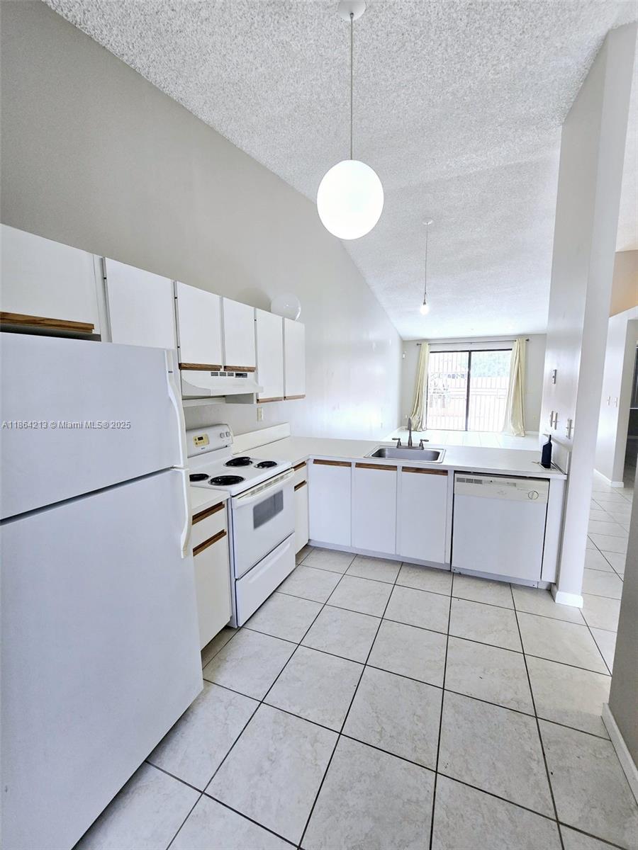 6708 Northwest 193rd Terrace Hialeah, FL 33015 - Photo 7 of 20