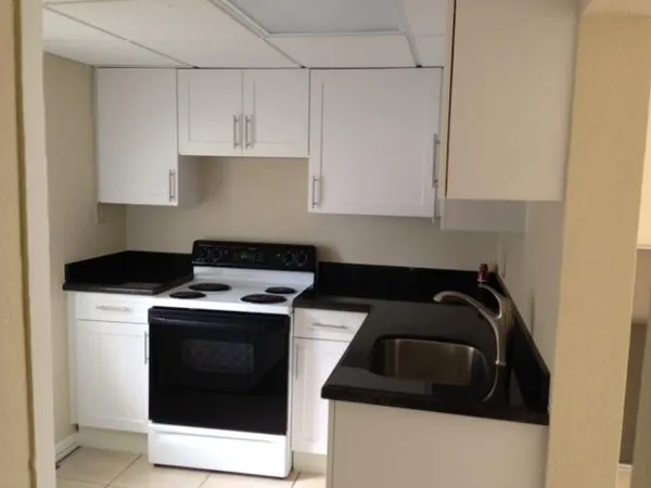 $1,800 | 2233 Madison Street, Unit 4, Hollywood, FL 33020
