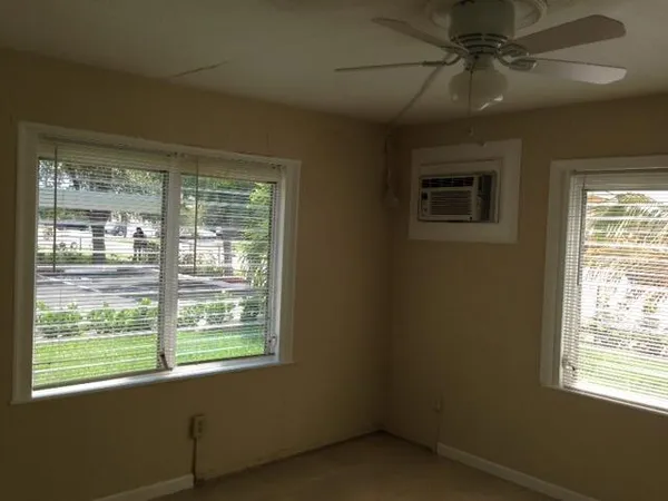 $1,800 | 2233 Madison Street, Unit 4, Hollywood, FL 33020