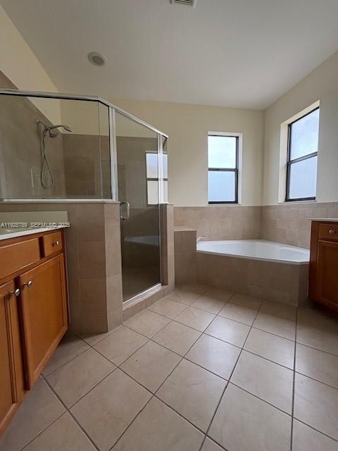 8841 West 34th Court Hialeah, FL 33018 - Photo 11 of 48 a bathroom with a bathtub and mirror