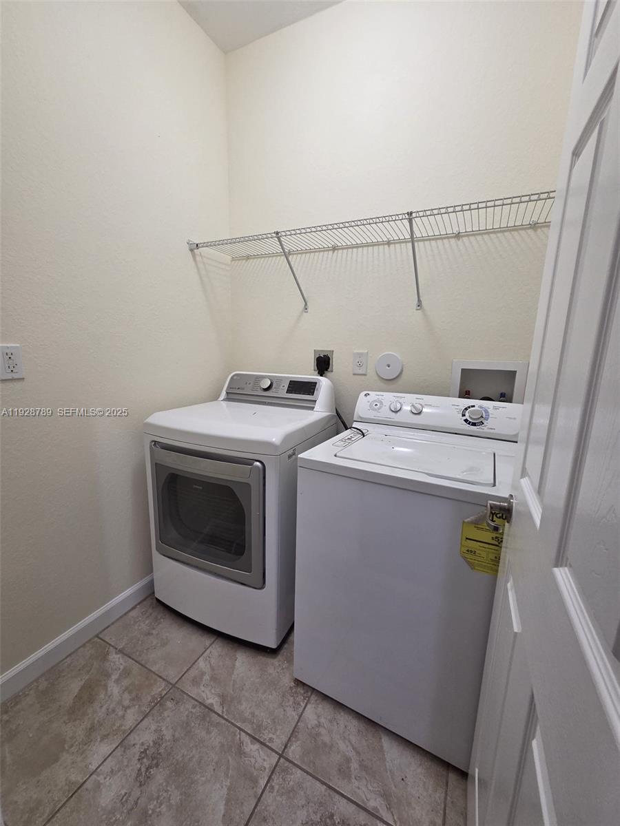8841 West 34th Court Hialeah, FL 33018 - Photo 29 of 48 a utility room with dryer and washer