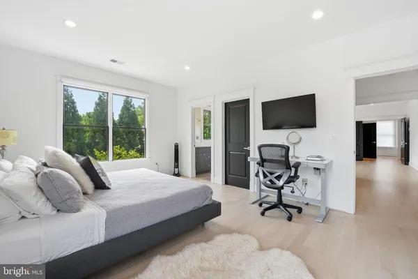 $12,500 | 2504 12th Street North, Arlington, VA 22201