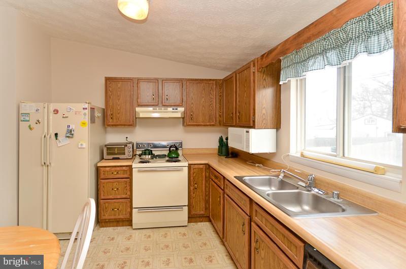 237 Sandhill Road Baltimore, MD 21221 - Photo 11 of 28 Kitchen
