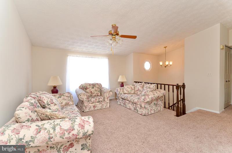 237 Sandhill Road Baltimore, MD 21221 - Photo 7 of 28 Living Room