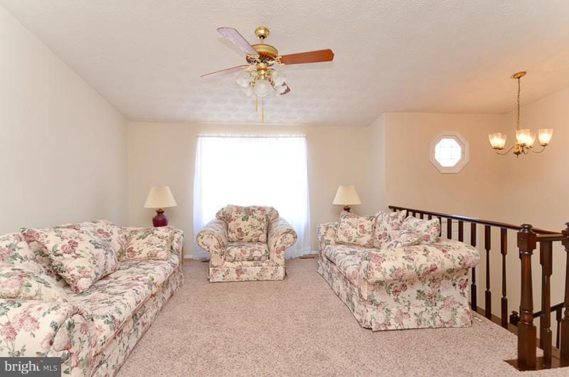 237 Sandhill Road Baltimore, MD 21221 - Photo 8 of 28 Living Room