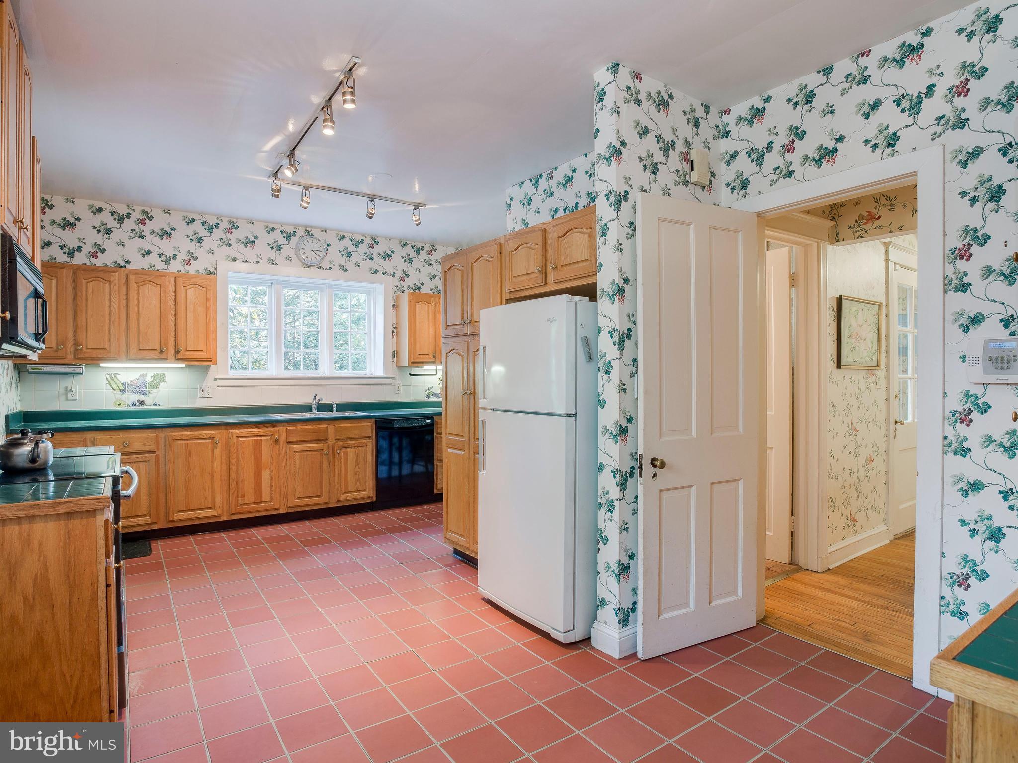 203 Kemble Road Baltimore, MD 21218 - Photo 16 of 30 Kitchen