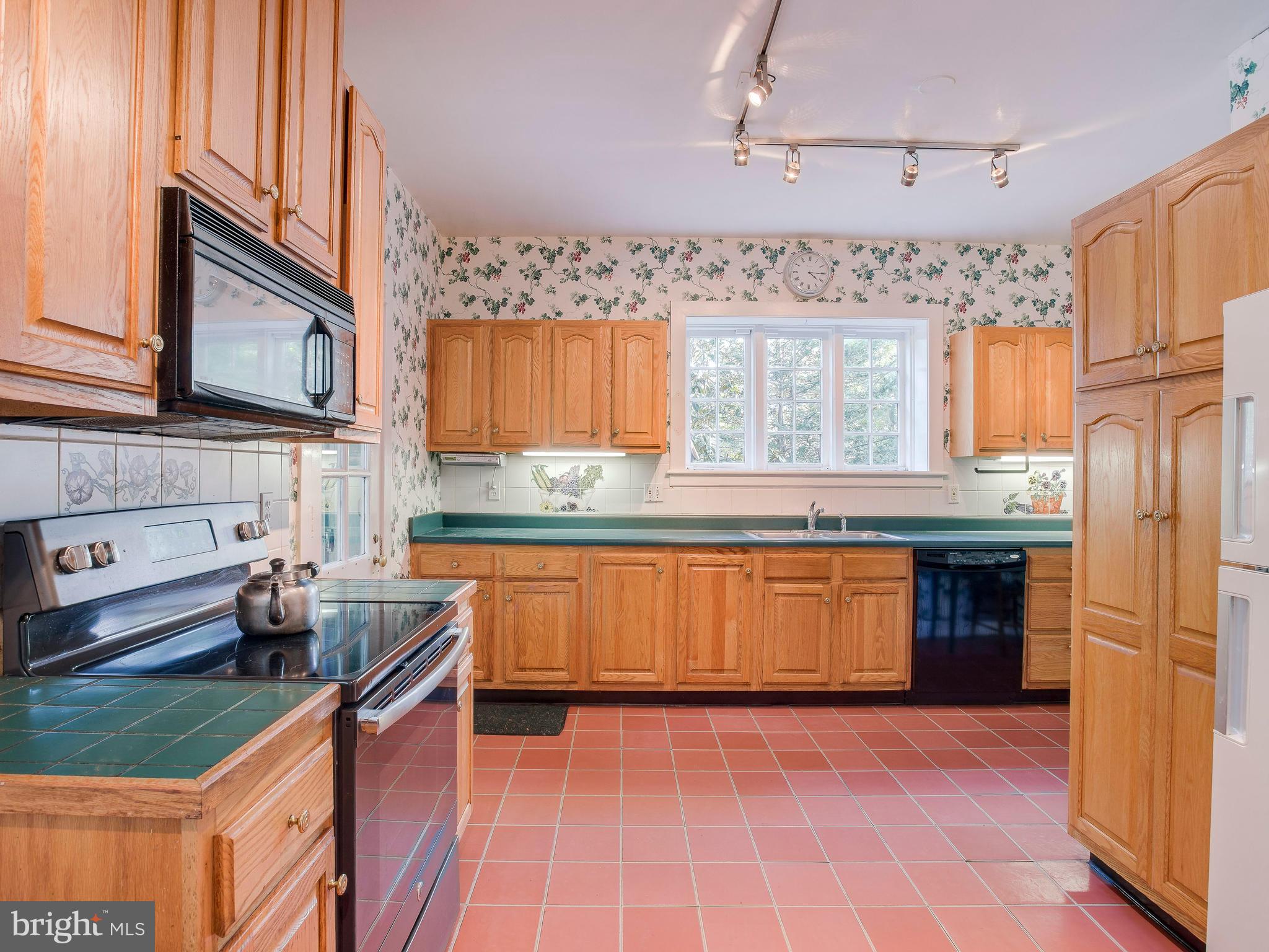 203 Kemble Road Baltimore, MD 21218 - Photo 17 of 30 Kitchen