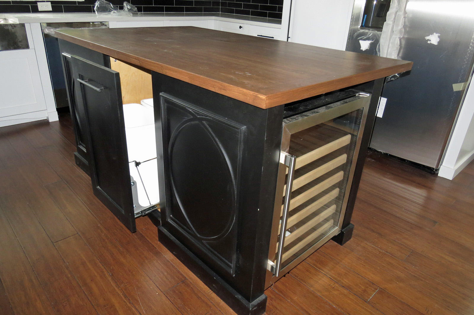 7 Cindy Place Key Largo, FL 33037 - Photo 12 of 31 a utility room with washer and dryer
