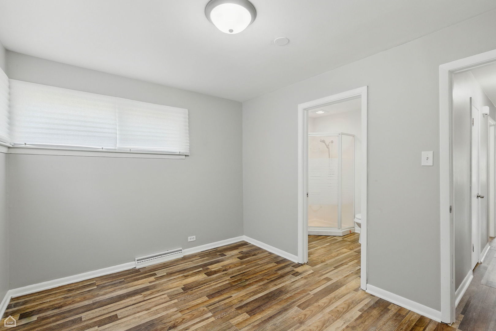 5301 State Road Burbank, IL 60459 - Photo 13 of 18 a view of a room with wooden floor and bathroom
