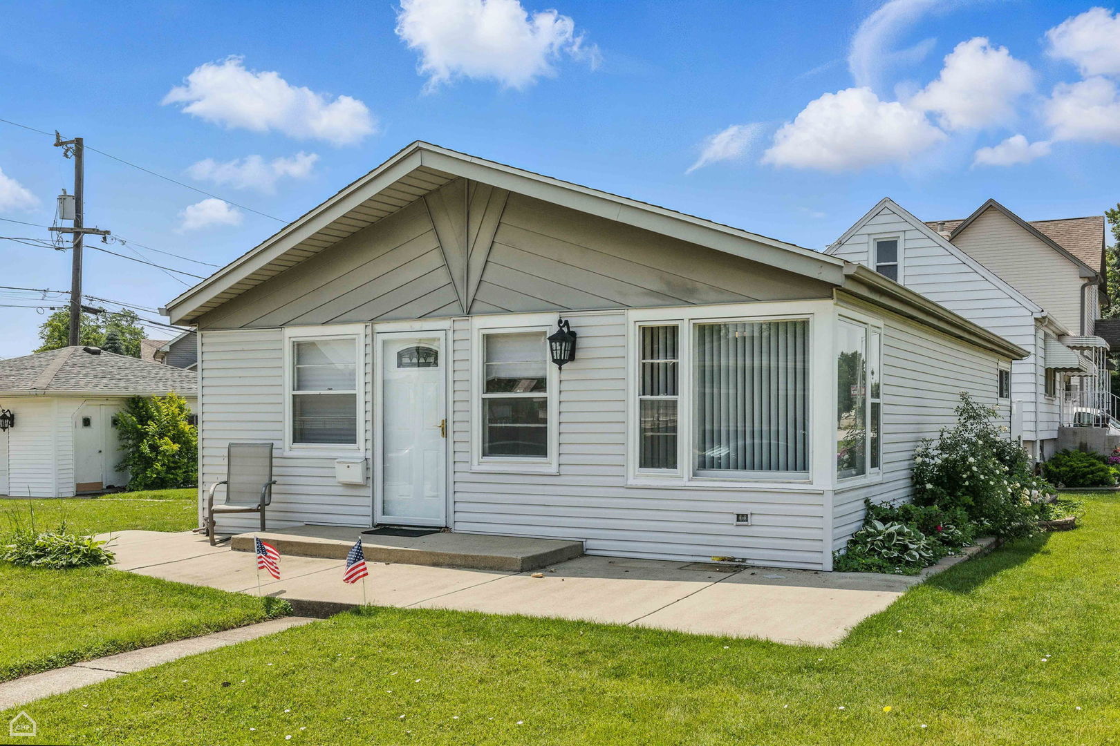 5301 State Road Burbank, IL 60459 - Photo 2 of 18 a view of a house with a yard