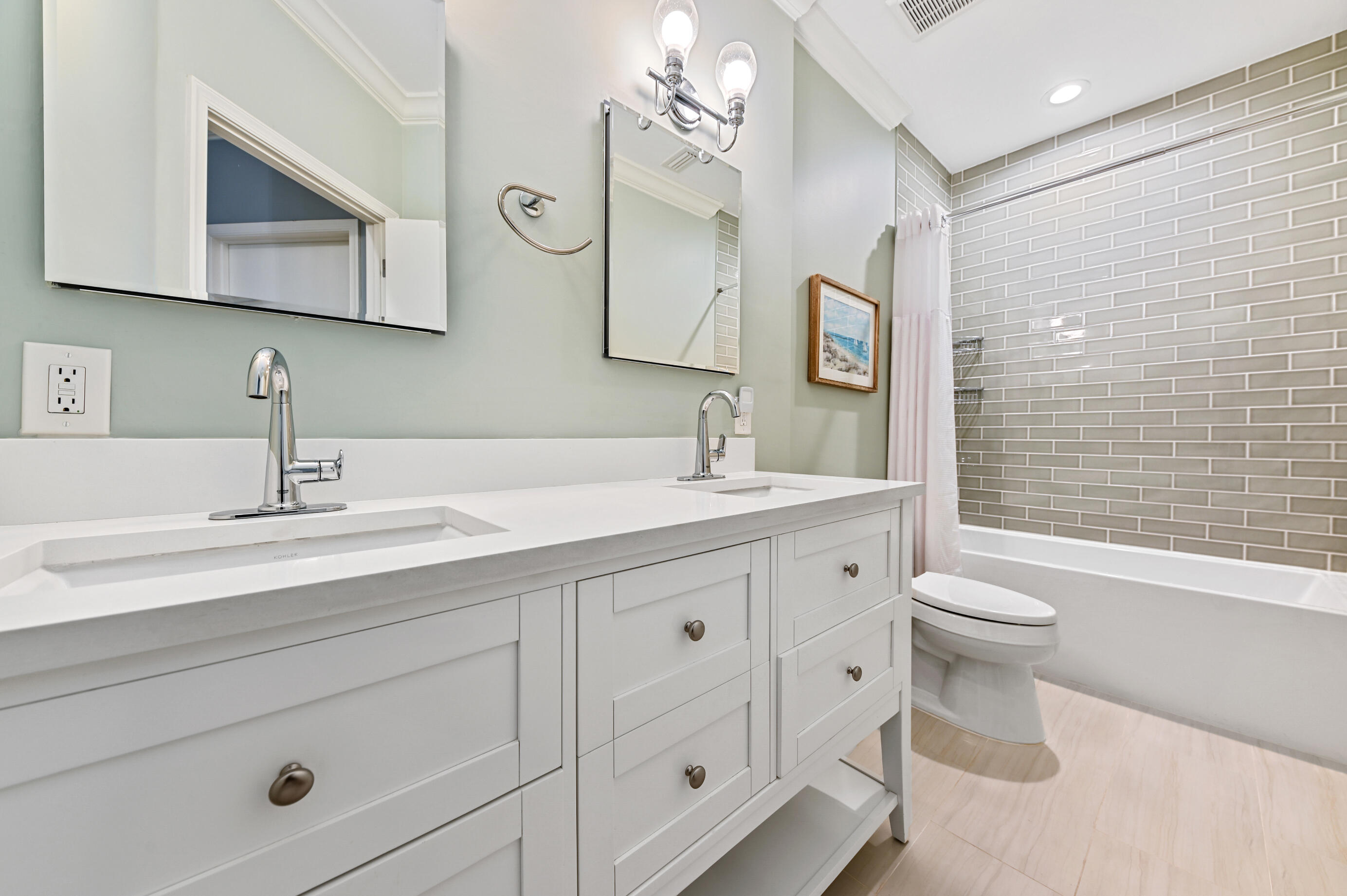 6401 Via Rosa Boca Raton, FL 33433 - Photo 19 of 27 Second Bathroom