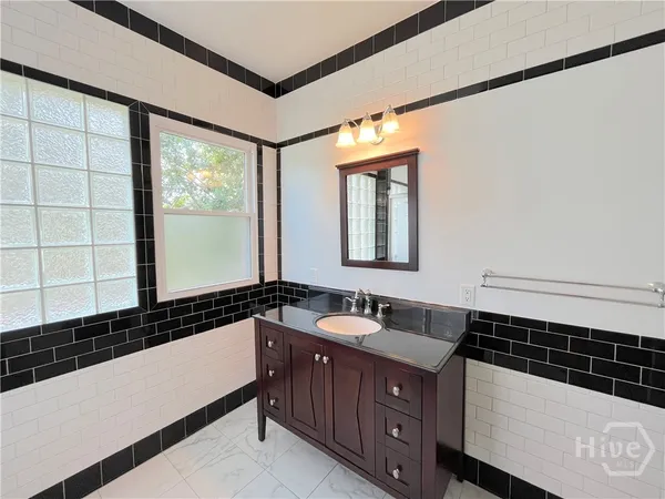 $2,300 | 19 West 50th Street, Unit 19, Savannah, GA 31405