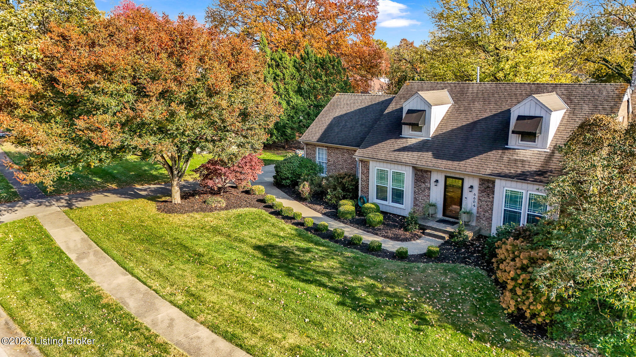 6604 Tottenham Road Louisville, KY 40207 - Photo 3 of 60 DJI_20231106145706_0115_D