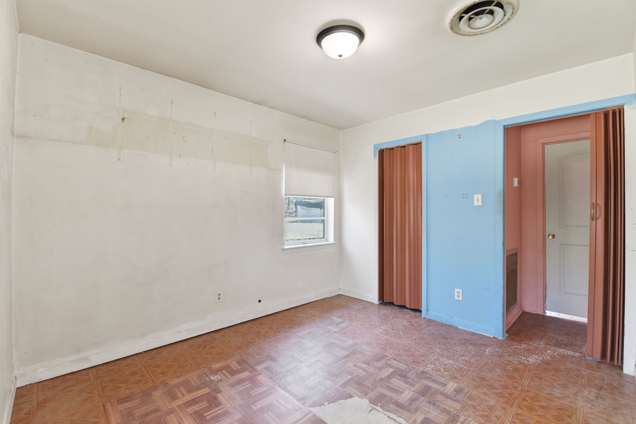 7555 Fm 1725 Road Coldspring, TX 77331 - Photo 14 of 31 an empty room with windows and closet
