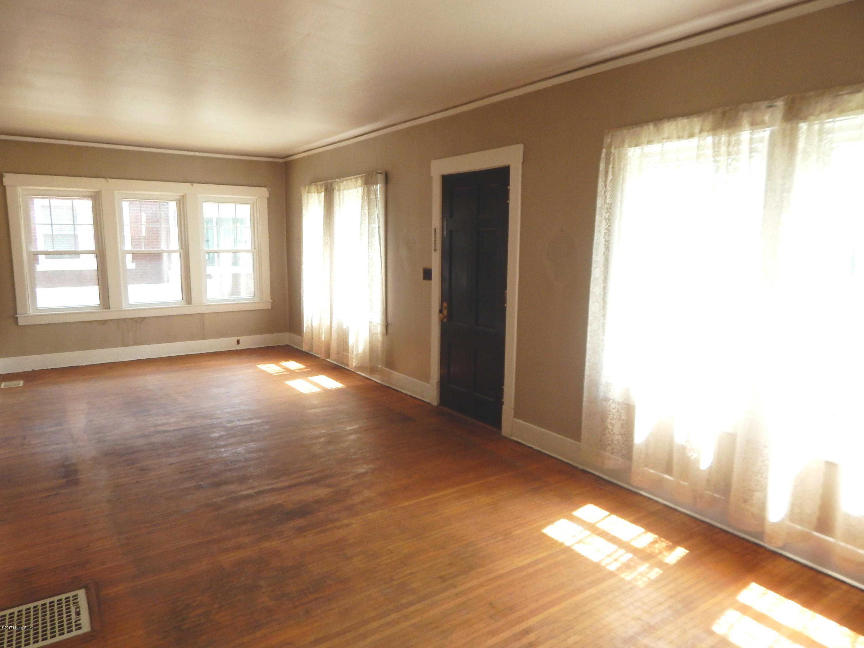 3411 Lexington Road Louisville, KY 40207 - Photo 5 of 12 Living room