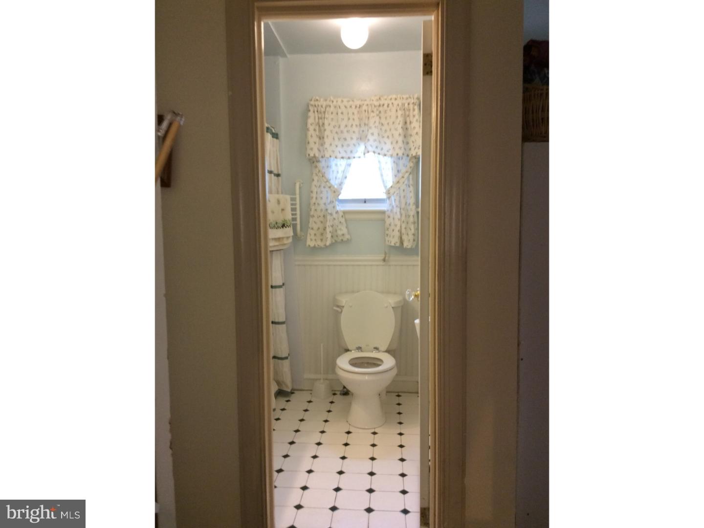77 Saxer Avenue Springfield, PA 19064 - Photo 8 of 25