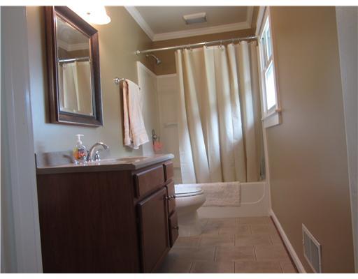 261 Wayne Street Beaver, PA 15009 - Photo 16 of 18 Full Bath.