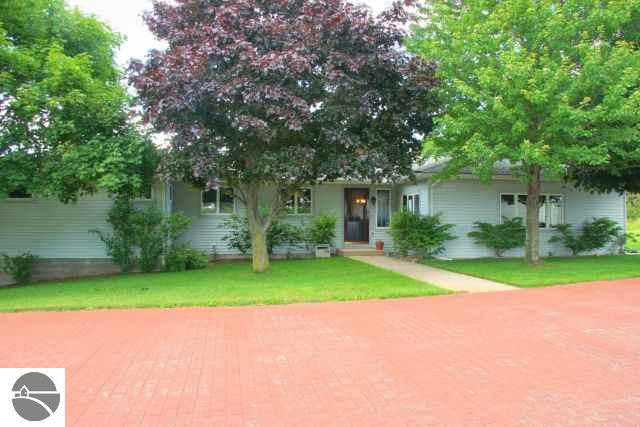 226 North Rusch Road Traverse City, MI 49696 - Photo 1 of 15 1710045.JPG