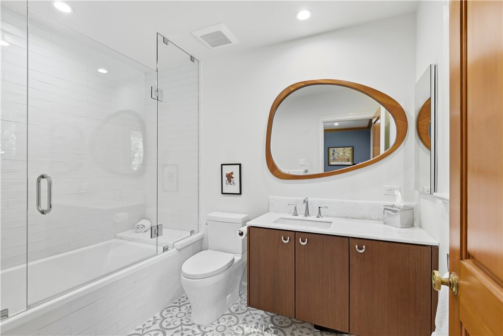 15946 Woodvale Road Encino, CA 91436 - Photo 17 of 51