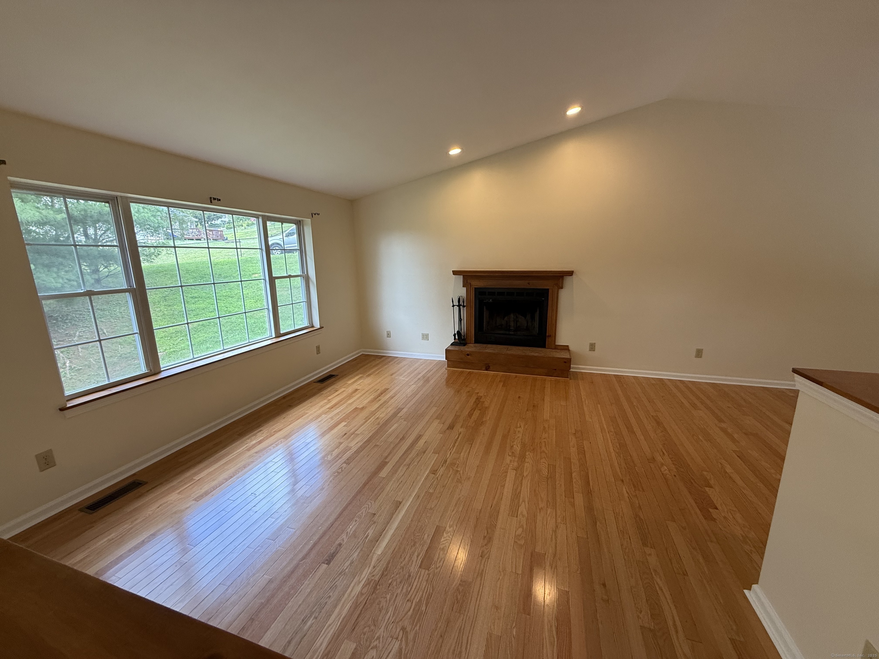 183 Osborn Road Naugatuck, CT 06770 - Photo 5 of 33
