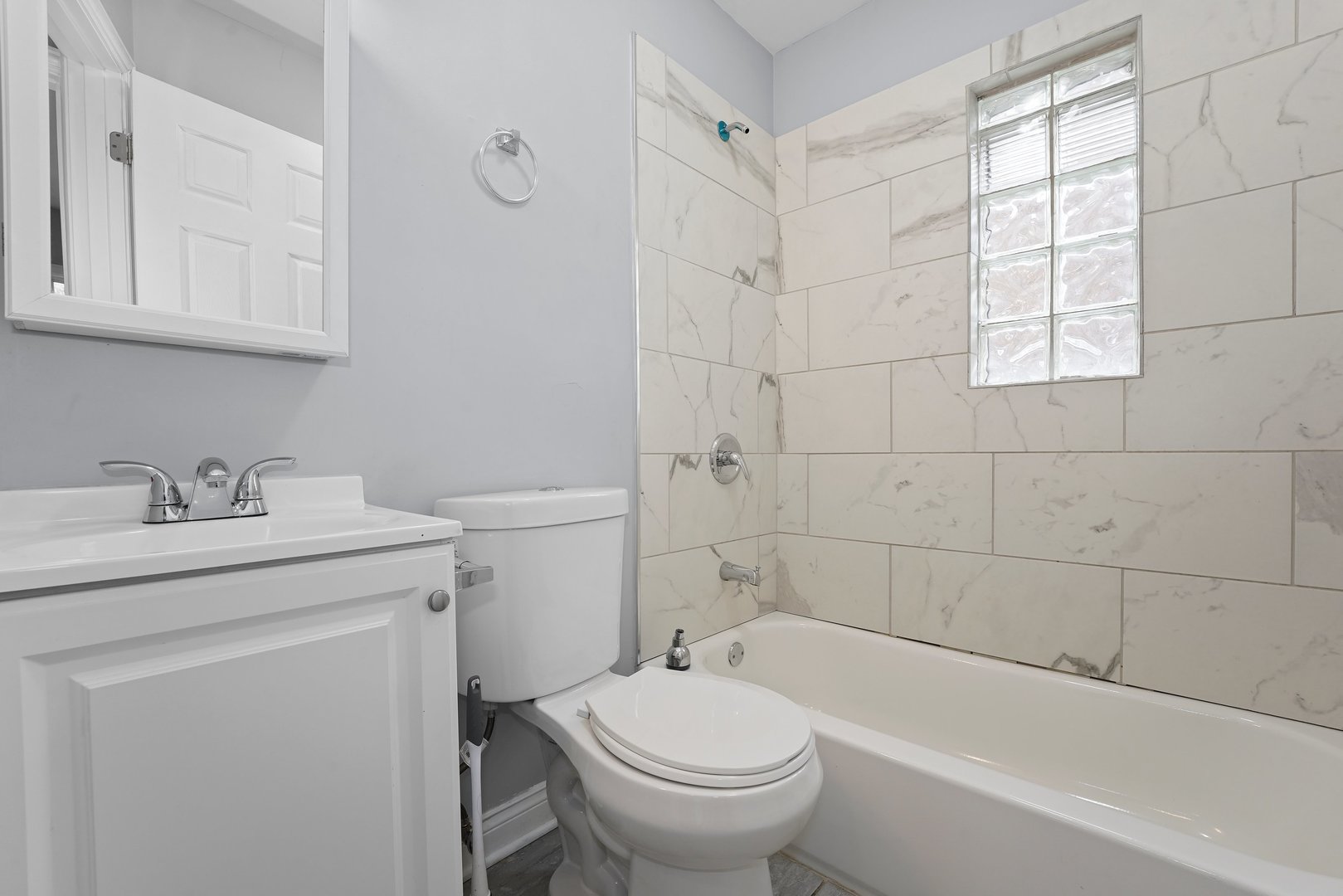 10233 South Calhoun Avenue Chicago, IL 60617 - Photo 15 of 22 a bathroom with a sink toilet and bathtub