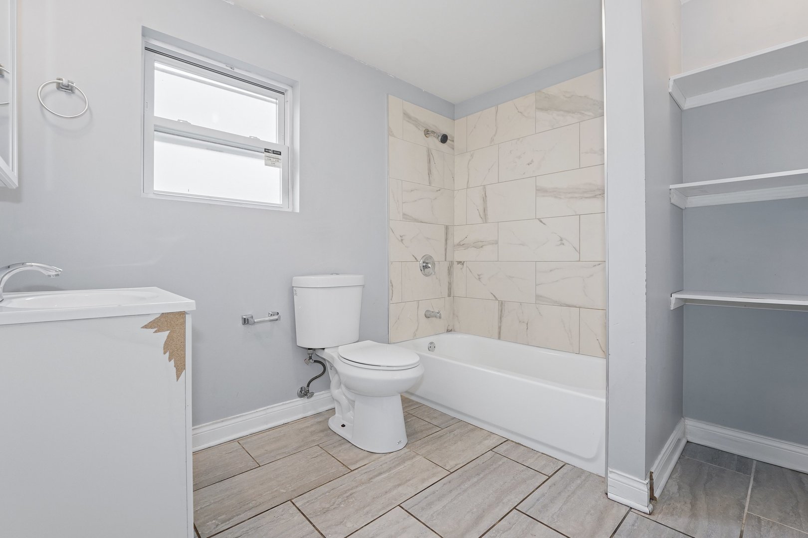 10233 South Calhoun Avenue Chicago, IL 60617 - Photo 19 of 22 a bathroom with a toilet a sink and bathtub