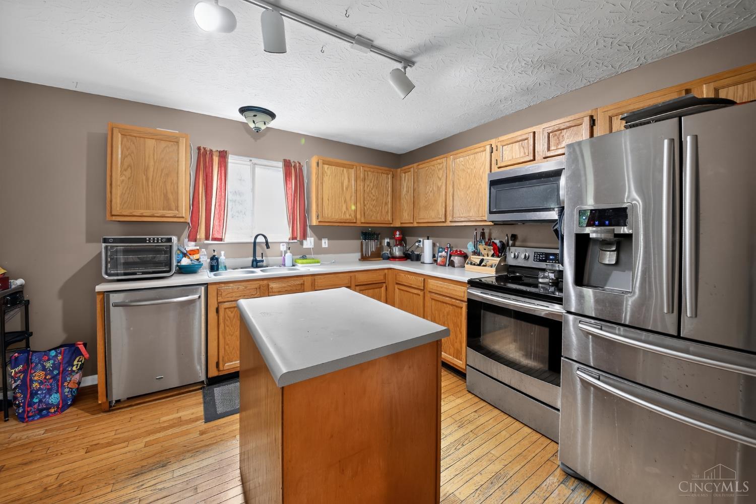 1501 Thornberry Road Amelia, OH 45102 - Photo 2 of 26 Gallery Image 2