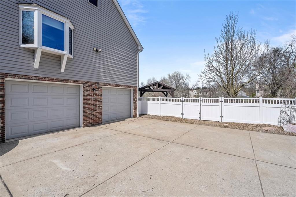 172 Valley Fields Drive Pittsburgh, PA 15239 - Photo 38 of 41 a view of a terrace view