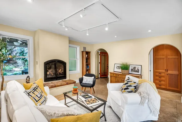 $1,750,000 | 18900 Robinson Road, Sonoma, CA 95476