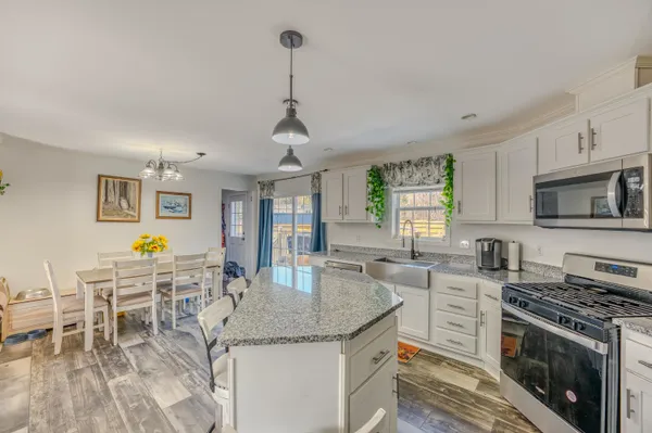 $399,000 | 307 Jefferson Road, Whitefield, NH 03598