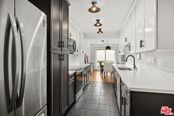 $875,000 | 5950 Buckingham Parkway, Unit 305, Culver City, CA 90230