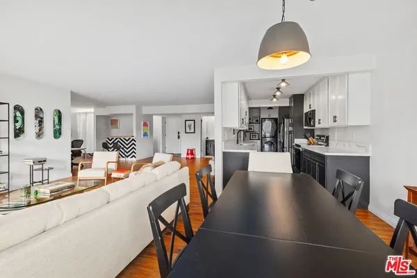 $875,000 | 5950 Buckingham Parkway, Unit 305, Culver City, CA 90230