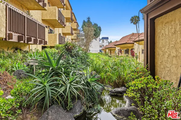 $875,000 | 5950 Buckingham Parkway, Unit 305, Culver City, CA 90230