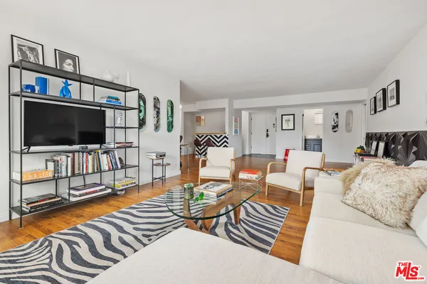 $875,000 | 5950 Buckingham Parkway, Unit 305, Culver City, CA 90230