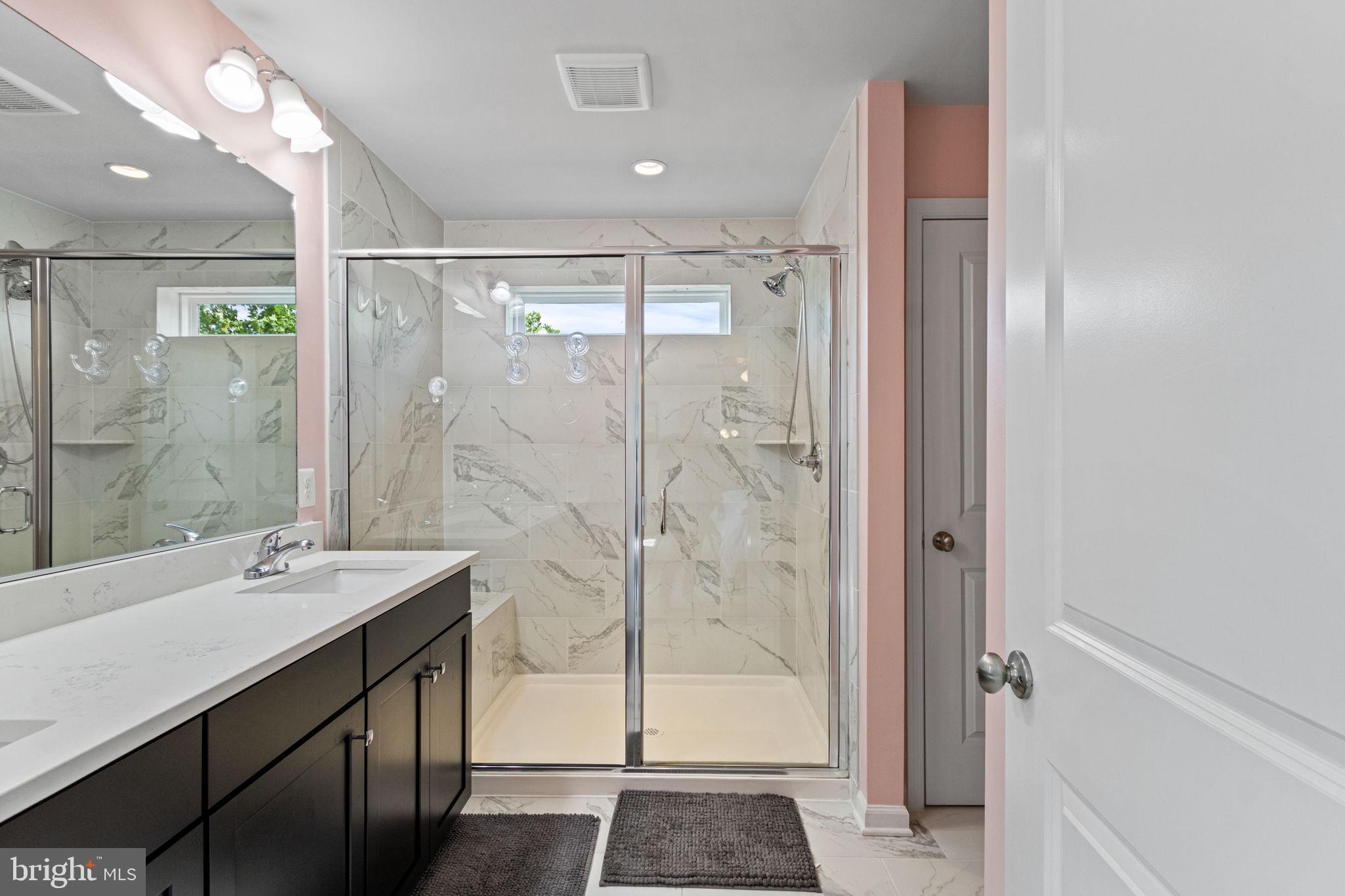 995 Aspen Road Stafford, VA 22554 - Photo 21 of 39 Convenient primary bath supports everyday routines