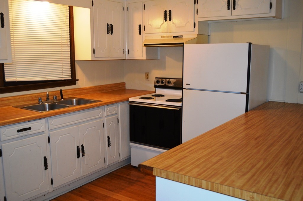 111 Creekside Drive, Unit 1 Clemson, SC 29631 - Photo 2 of 4 *Not picture of actual kitchen, but unit beside wi