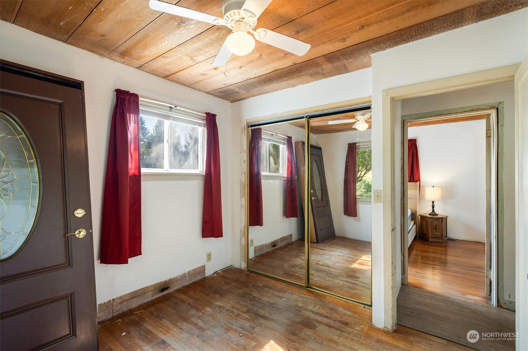 3827 Sunset Way Longview, WA 98632 - Photo 24 of 40 a view of a hallway with bathroom and entryway