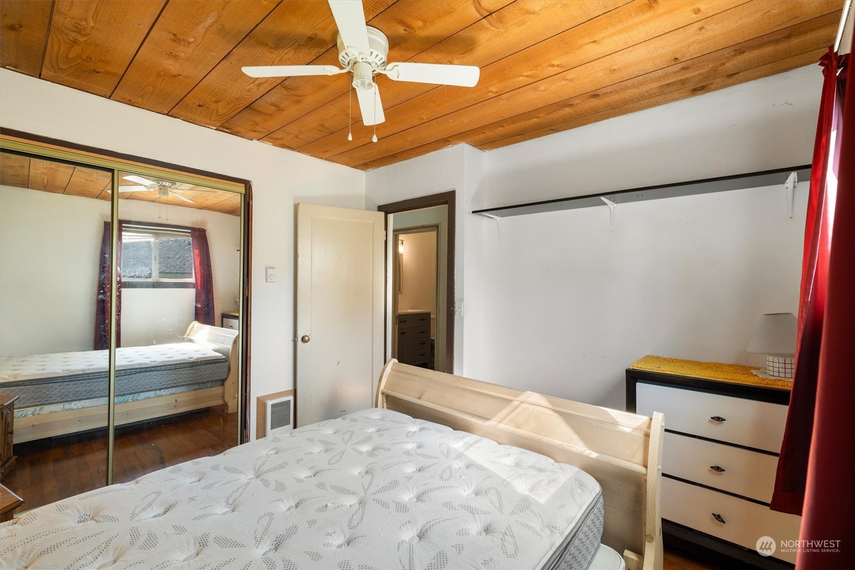 3827 Sunset Way Longview, WA 98632 - Photo 26 of 40 a bedroom with a bed and a dresser