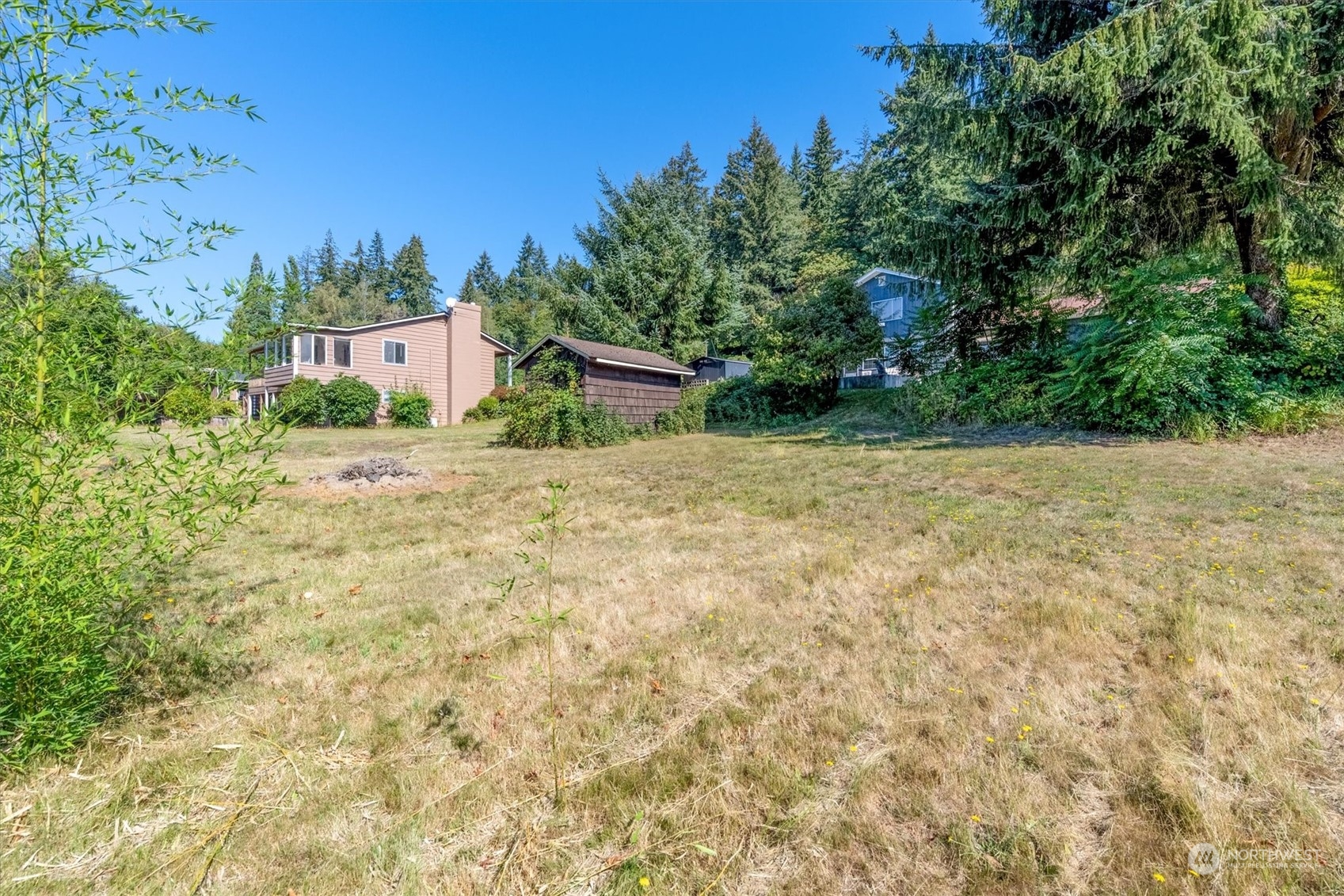 3827 Sunset Way Longview, WA 98632 - Photo 38 of 40 a view of a house with a yard