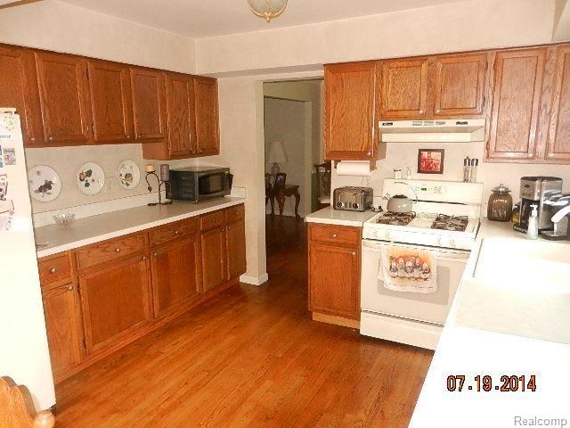690 Lockmoore Court Rochester, MI 48307 - Photo 18 of 44 DSCN9460.jpg