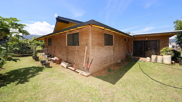 a view of a house with backyard and sitting area