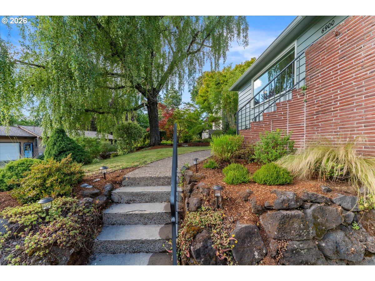 6900 Southwest 4th Avenue Portland, OR 97219 - Photo 4 of 48