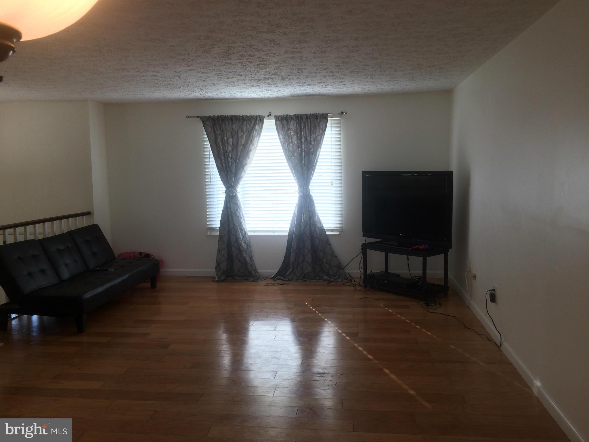 7308 Husky Lane Springfield, VA 22151 - Photo 10 of 24 Living Room