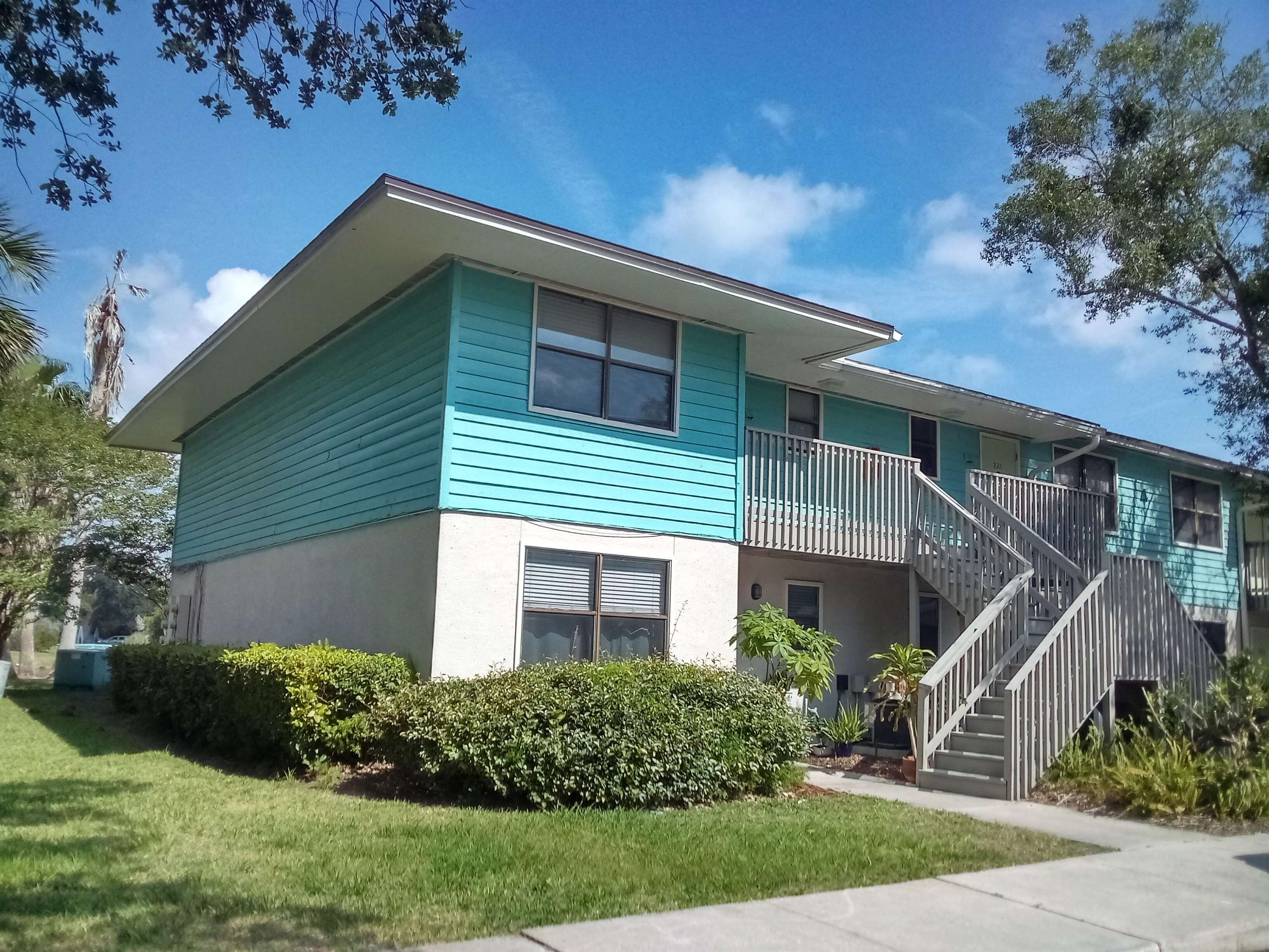 650 West Pope Road, Unit 221 St. Augustine, FL 32080 - Photo 8 of 10 a front view of a house with a yard