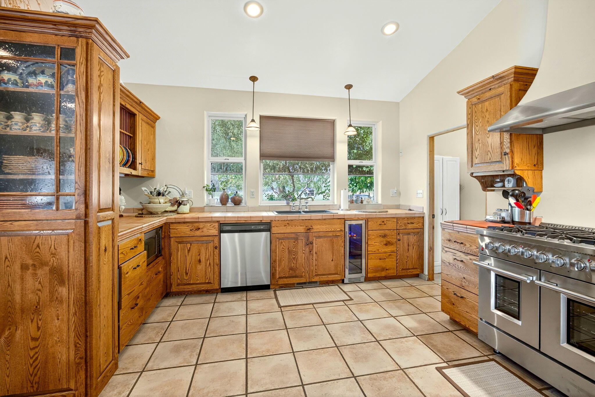 1176 Hamilton Road Jacksonville, OR 97530 - Photo 9 of 125 9